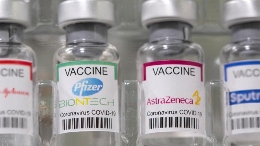 Protegen vacunas de Pfizer y AstraZeneca contra variantes Delta y Kappa