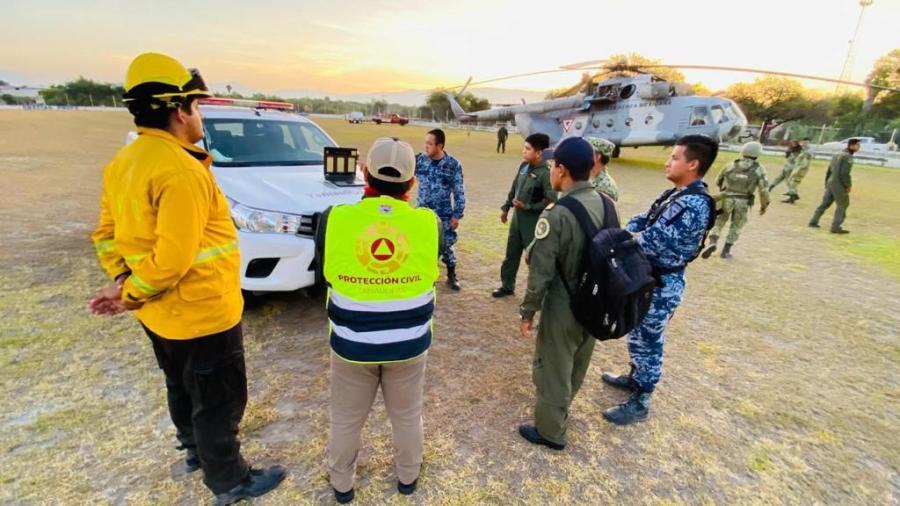 Se suma helicóptero de la SEDENA al combate de incendios forestales 