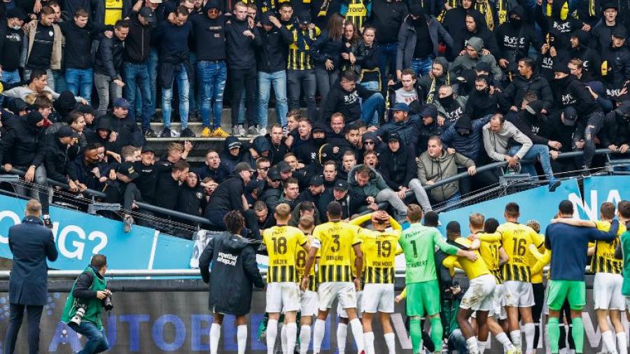 Cierran estadio de Países Bajos tras derrumbe de una grada