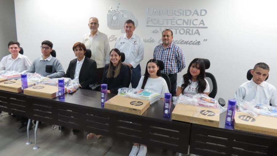 Entrega UPV becas de excelencia a estudiantes de nuevo ingreso