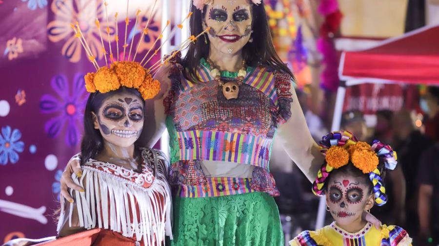 Disfrutan cientos de familias Festival de la Catrina 