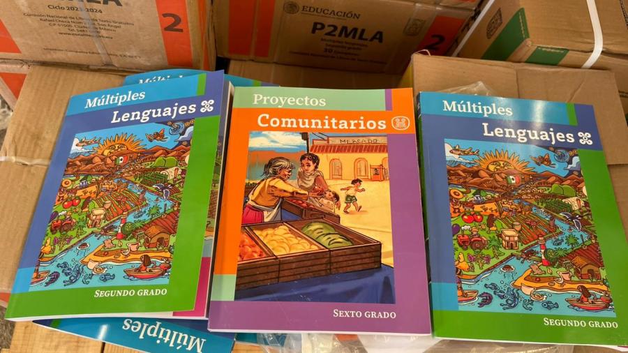 Revisarán maestros libros de texto