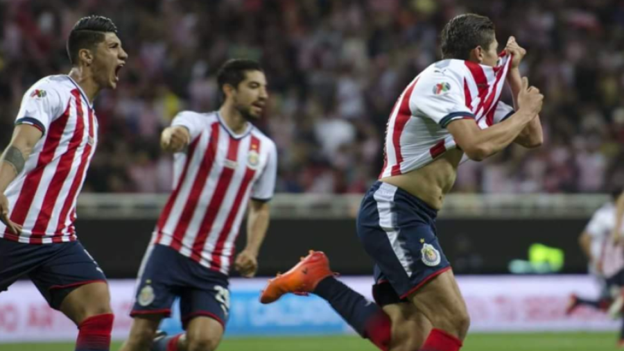 Chivas y América empatan en el clásico nacional