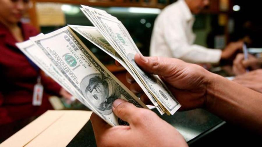 Dólar se vende en 19.07 pesos en casas de cambio
