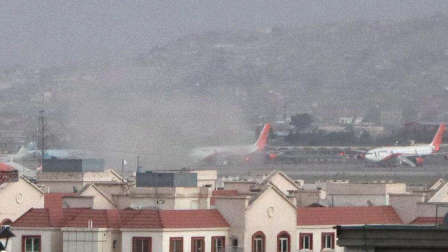 Aumentan los fallecidos por el doble atentado cerca del aeropuerto de Kabul