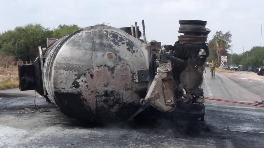 Cierran carretera a Matamoros por explosión de pipa