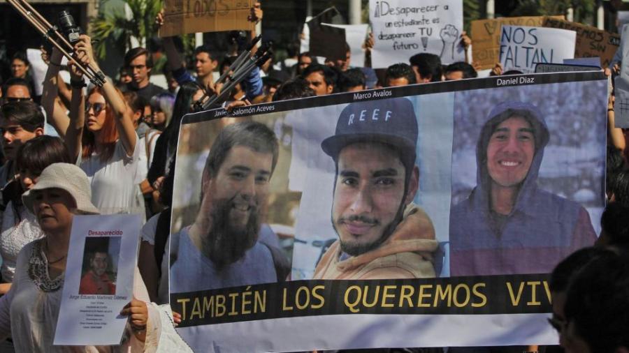 Gobernador de Jalisco negó renunciar tras asesinato de los tres estudiantes