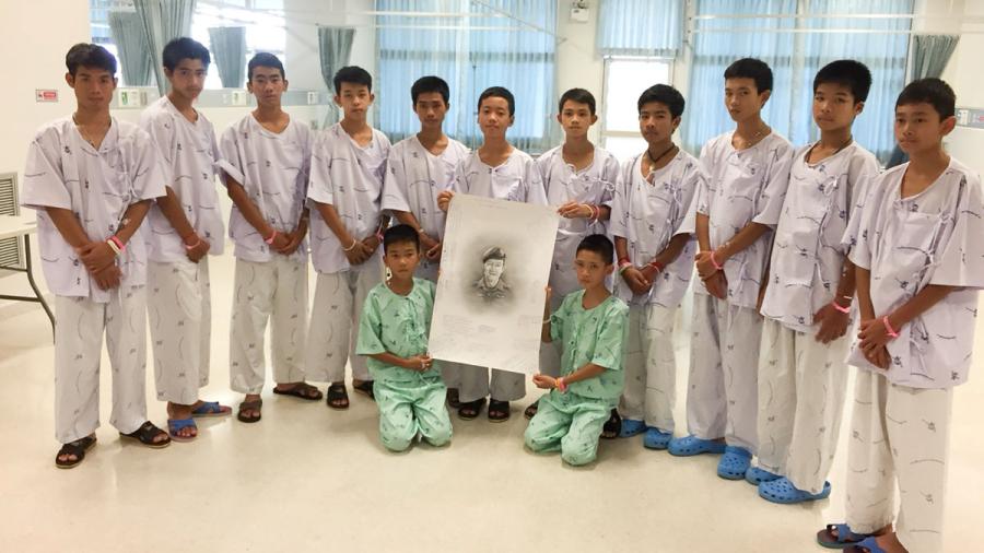 Niños rescatados en Tailandia recibirán alta médica este jueves