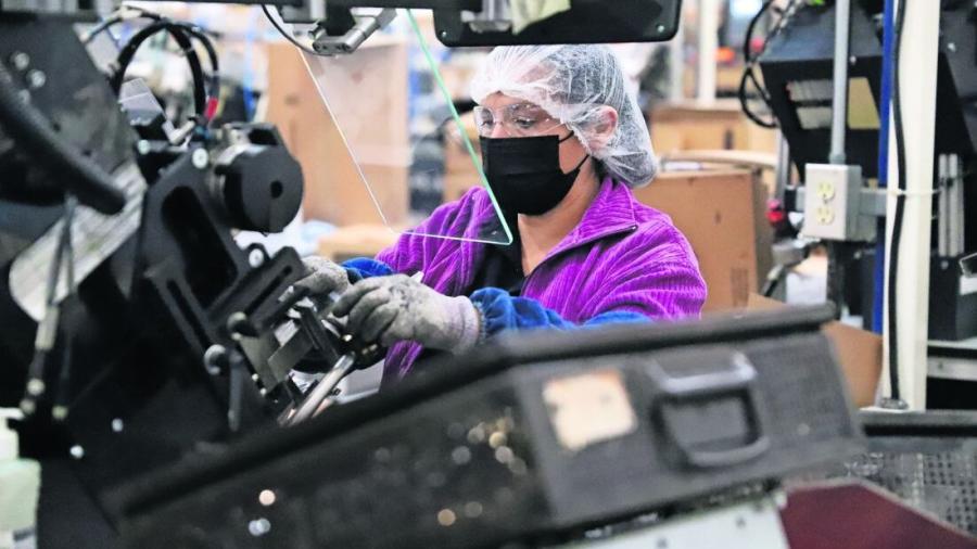 La tasa de desempleo en México baja al 2.6% al cierre de 2023: Inegi