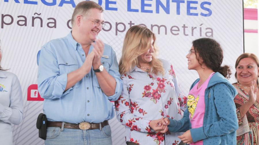 Entrega DIF y Ayuntamiento Reynosa 180 pares de lentes