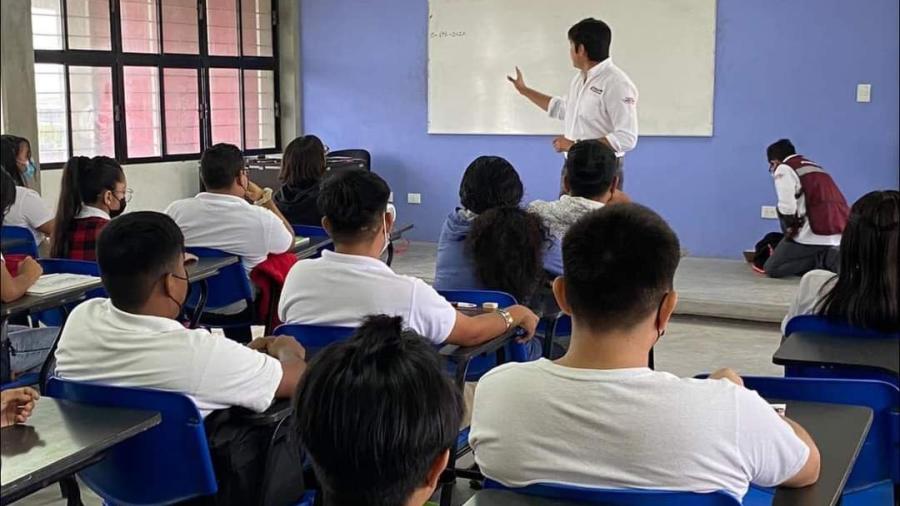 Orienta IMJUVE a estudiantes para elegir carrera profesional 