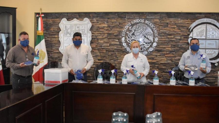 Entrega Alma Laura Amparán material de protección sanitaria a direcciones municipales