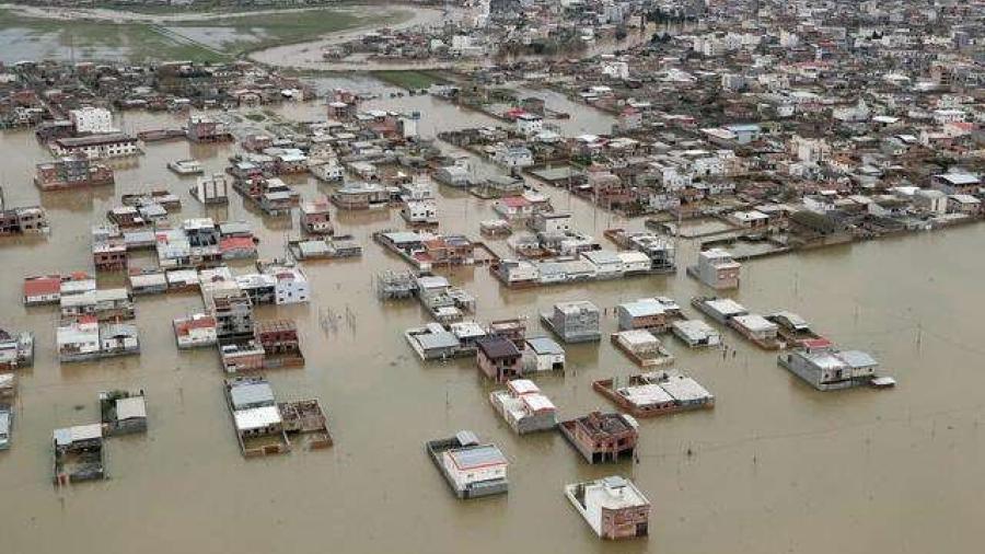 Evacúan a miles de iraníes en riesgo por fuertes lluvias e inundaciones