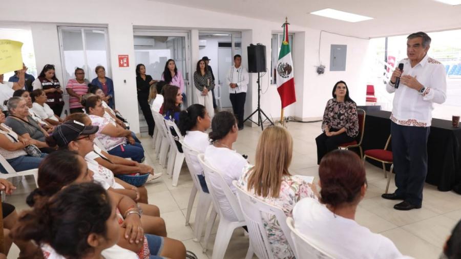 Atiende Américo demandas de las mujeres despicadoras en Tampico