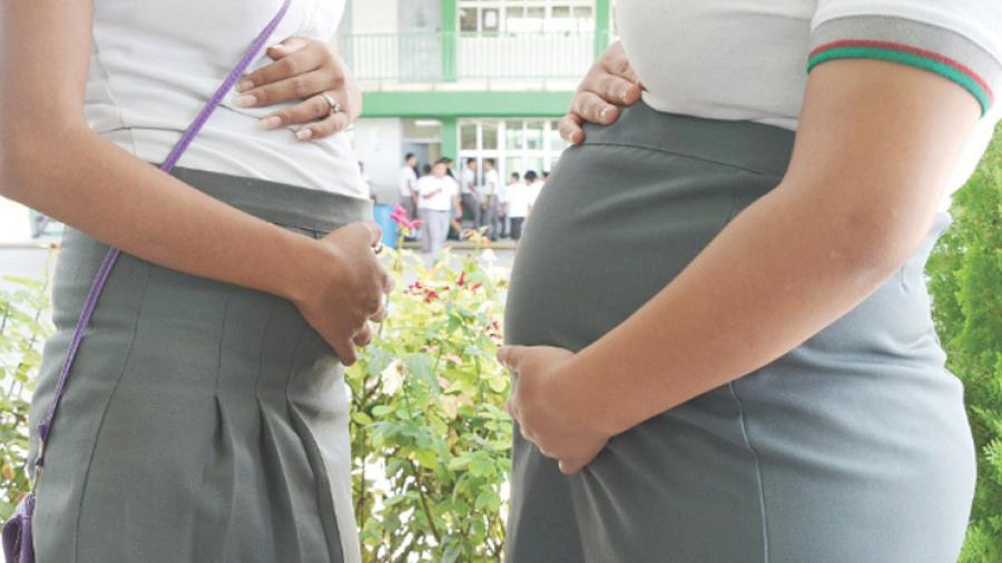 Registran en escuelas del sur 2 mil 400 embarazos en adolescentes