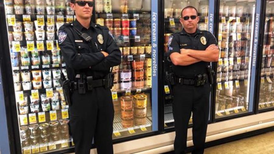 Designan guardias para proteger helados en supermercados en Texas 