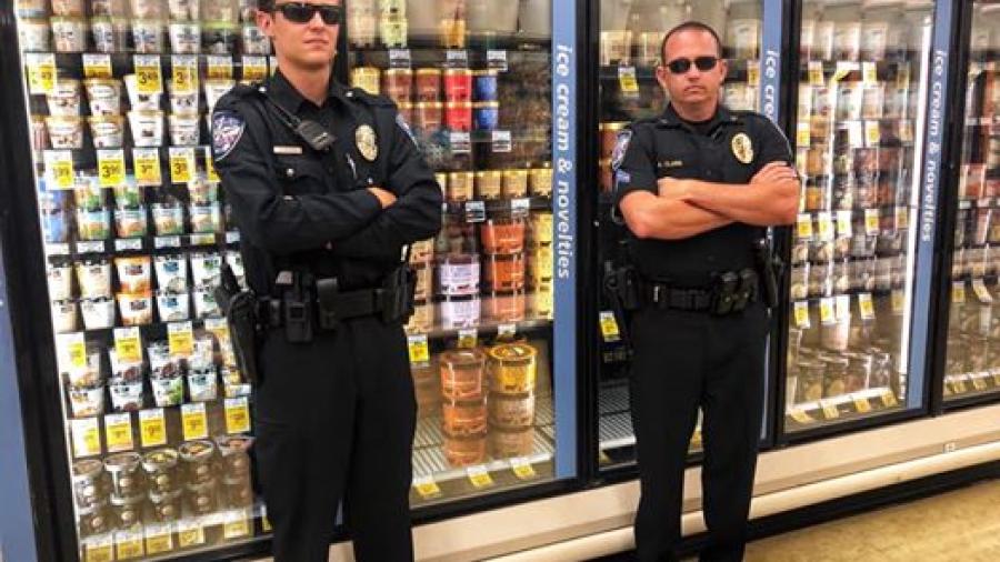 Designan guardias para proteger helados en supermercados en Texas