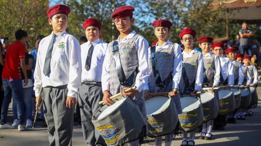 El Alcalde Carlos Peña Ortiz entregó Becas a estudiantes de Bandas de Guerra de Reynosa