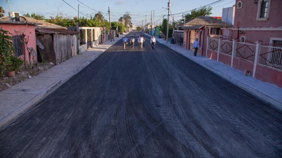 Mario López supervisa obras de pavimentación