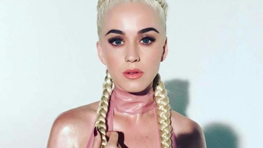 Katy Perry al estilo sexy Kardashian sorprende en redes sociales