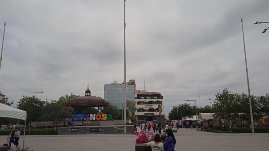 Iza Gobierno de Reynosa Bandera Mexicana por luto nacional 