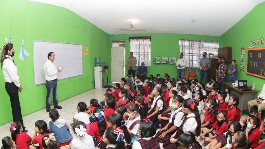 Imparte dirección de tránsito, curso de vialidad a estudiantes de primaria