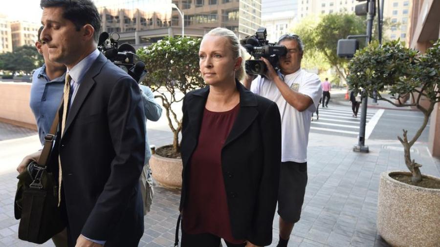 Margaret Hunter se declara culpable por malversación de fondos