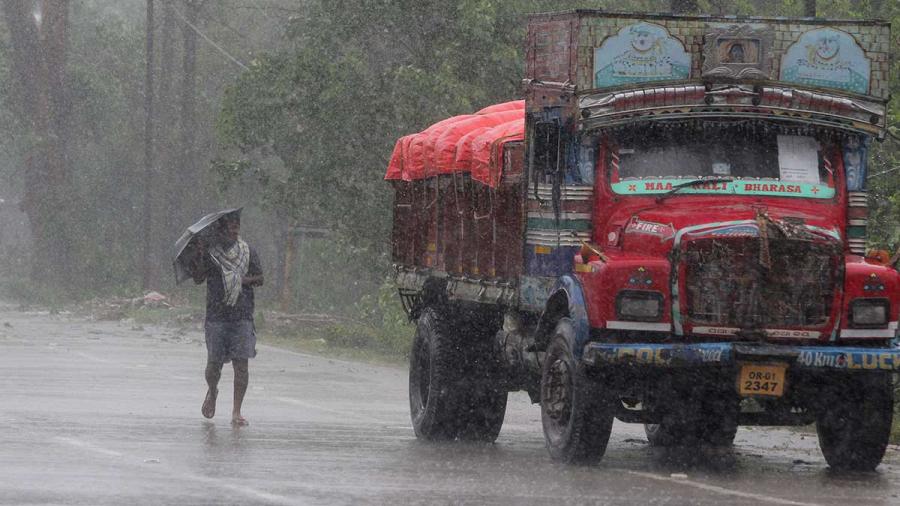 “Amphan” azota India, el ciclón más potente desde 1999