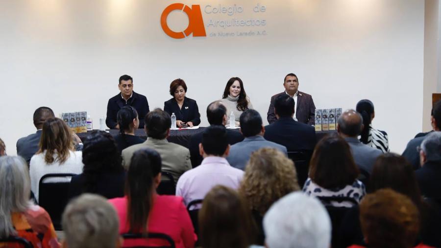 Entrega alcaldesa escrituras al Colegio de Arquitectos de Nuevo Laredo en su 48 aniversario