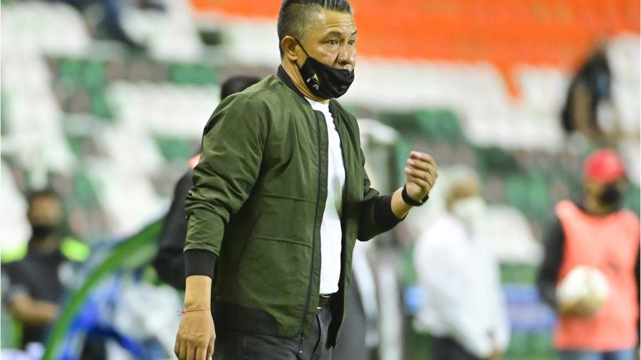 Ignacio Ambriz se despide del León