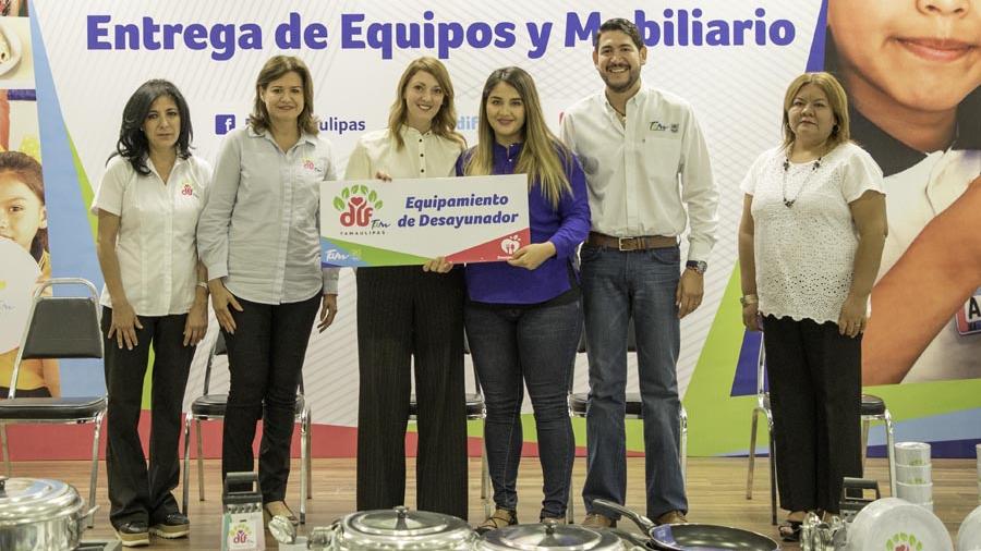 Entrega DIF Tam vales de equipo y mobiliario a desayunadores