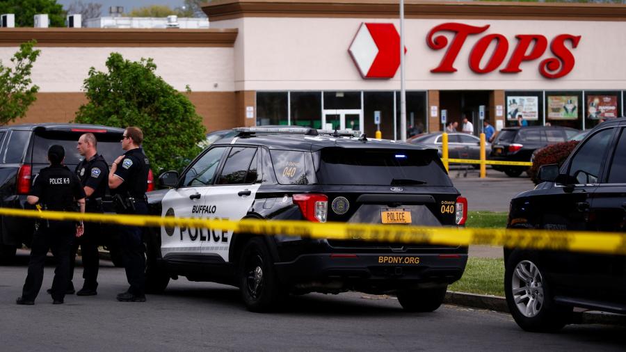 Tiroteo en supermercado en Buffalo, Nueva York, deja al menos 10 muertos