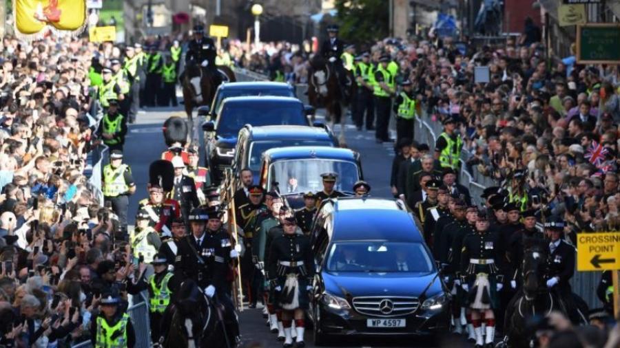 Reina Isabel ll es velada en Edimburg; ferétro permanecerá hasta mañana