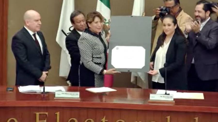 Recibe Delfina Gómez constancia como gobernadora del Edomex