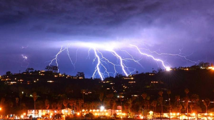 Evacuaciones en California por fuertes tormentas