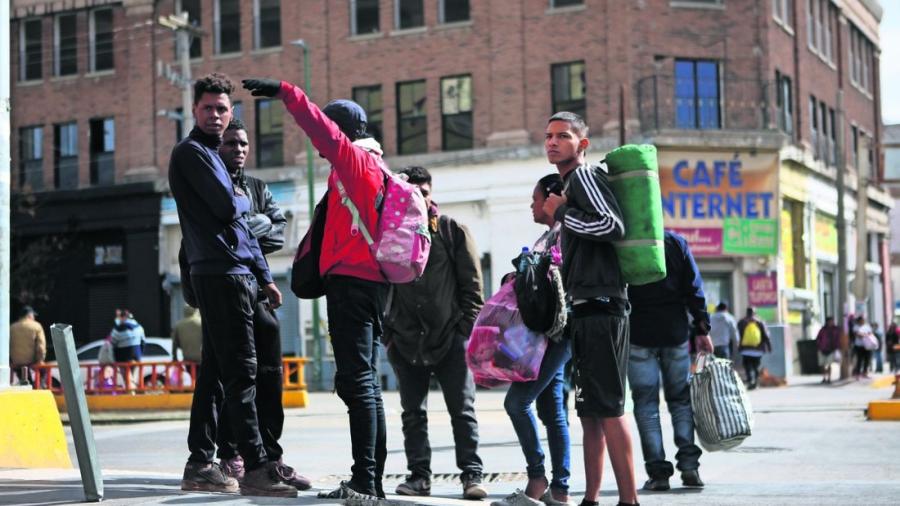 Abrirá EU centros para migrantes en Colombia y Guatemala