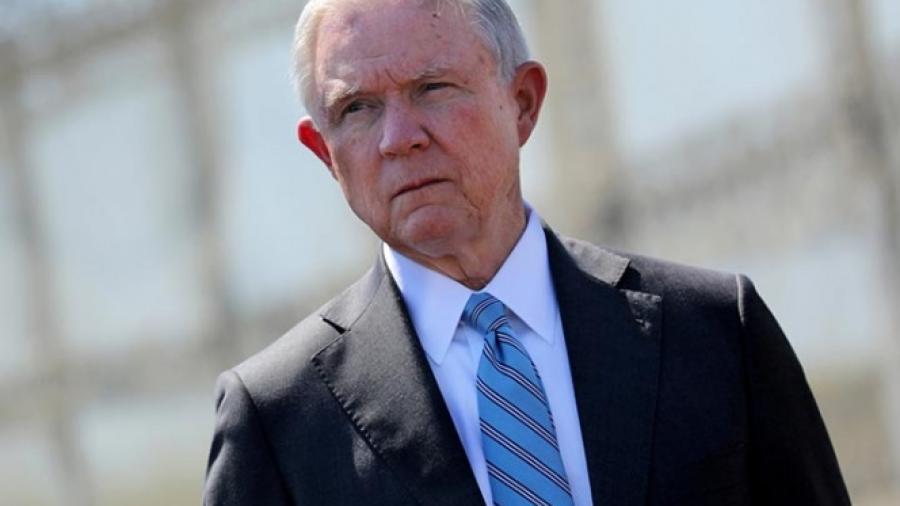 Sessions mintió sobre no tener contactos con Rusia 