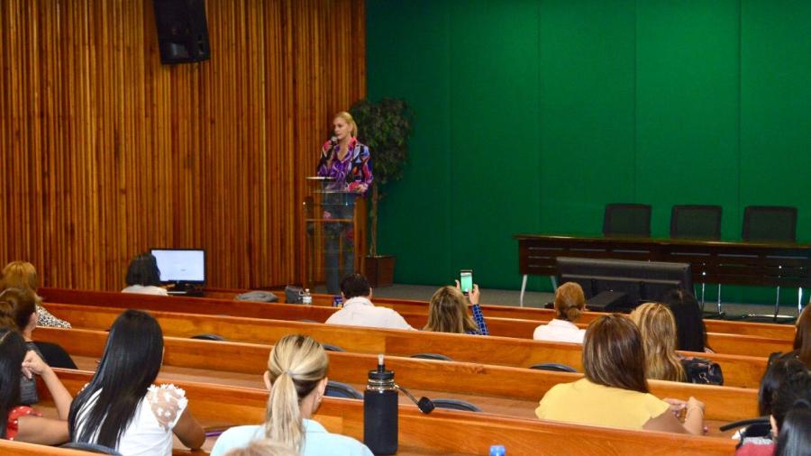 Capacitan a personal del Instituto de las Mujeres en Tamaulipas en "Contenci&oacute;n Emocional" 