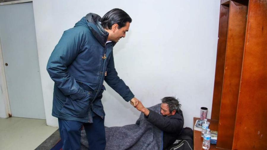 Constató Carlos Peña Ortiz atención correcta en albergue del Polideportivo 