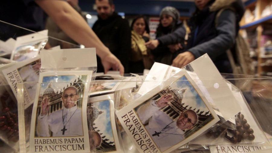 Amenaza El Vaticano con medidas contra mal uso de imagen del Papa