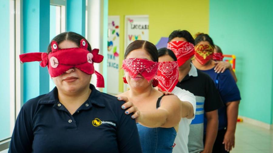 Padres de familia viven experiencia de empatía en el centro de autismo del DIF Nuevo Laredo