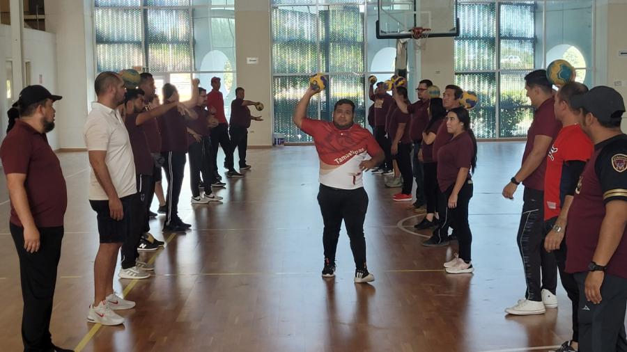 Abre Polideportivo sus puertas a maestros de educación física
