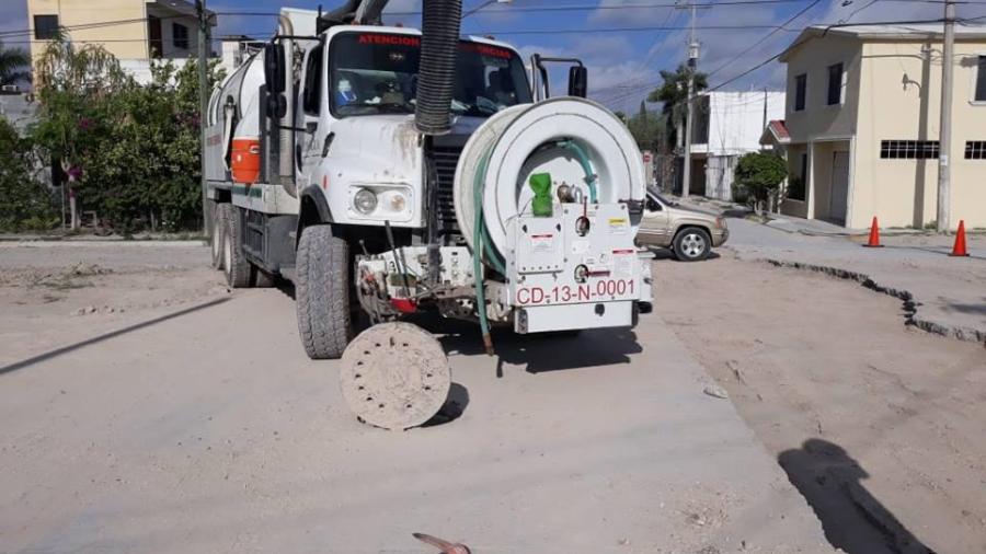 Comapa trabaja con equipo vactor