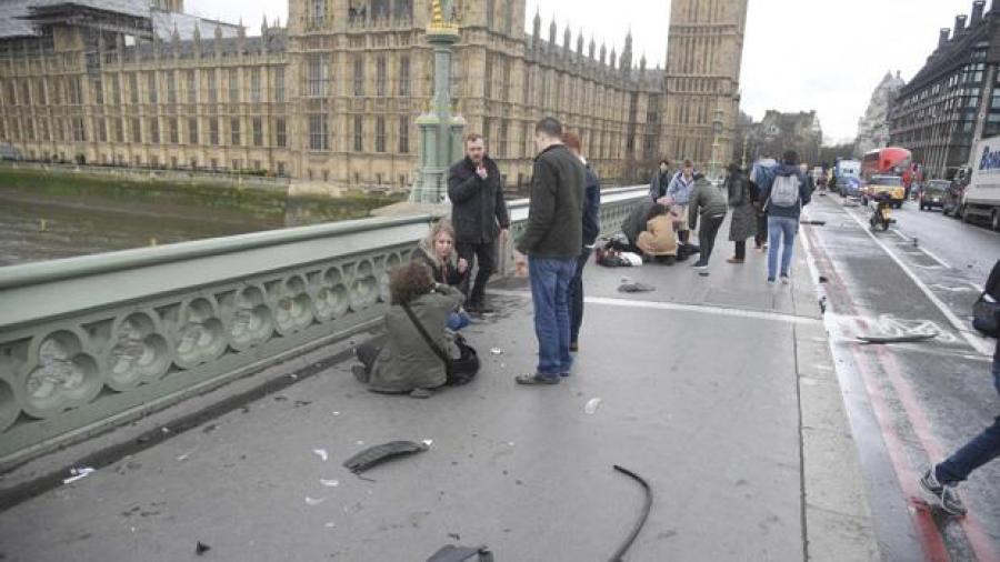 Ataque en Puente de Londres, policía lo califica como “ataque terrorista”