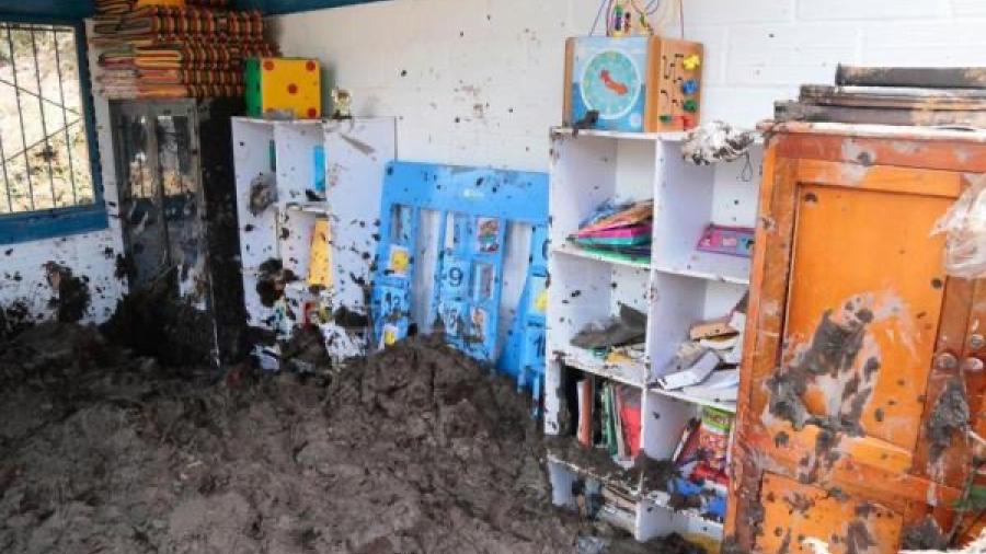 Tres niños mueren tras alud que sepultó su escuela en Colombia