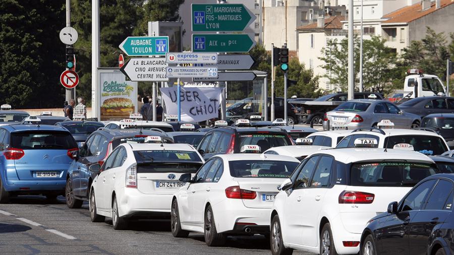 Reino Unido prohibirá en 2040 venta de vehículos que usen gasolina y diésel