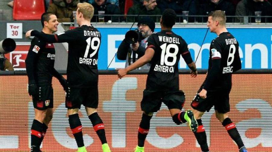 'Chicharito' marca doblete en su regreso con el Leverkusen