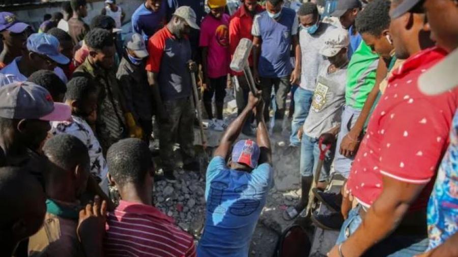 Más de 300 muertos y 800 heridos en Haití tras el sismo de 7.2 