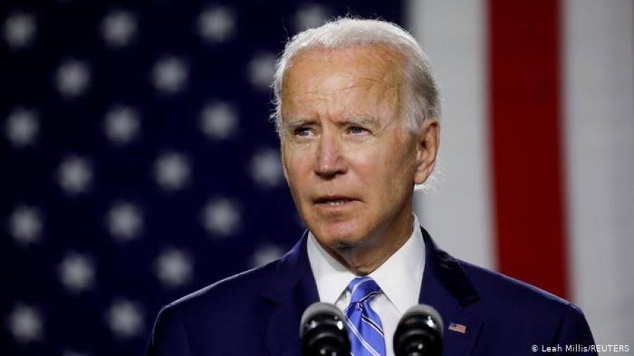 Joe Biden firma Ley de Protección a empleados federales en honor a texanos