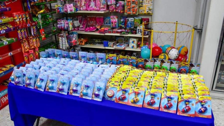 Farmacia López realiza donación al "Juguetón 2020" que organiza DIF Reynosa